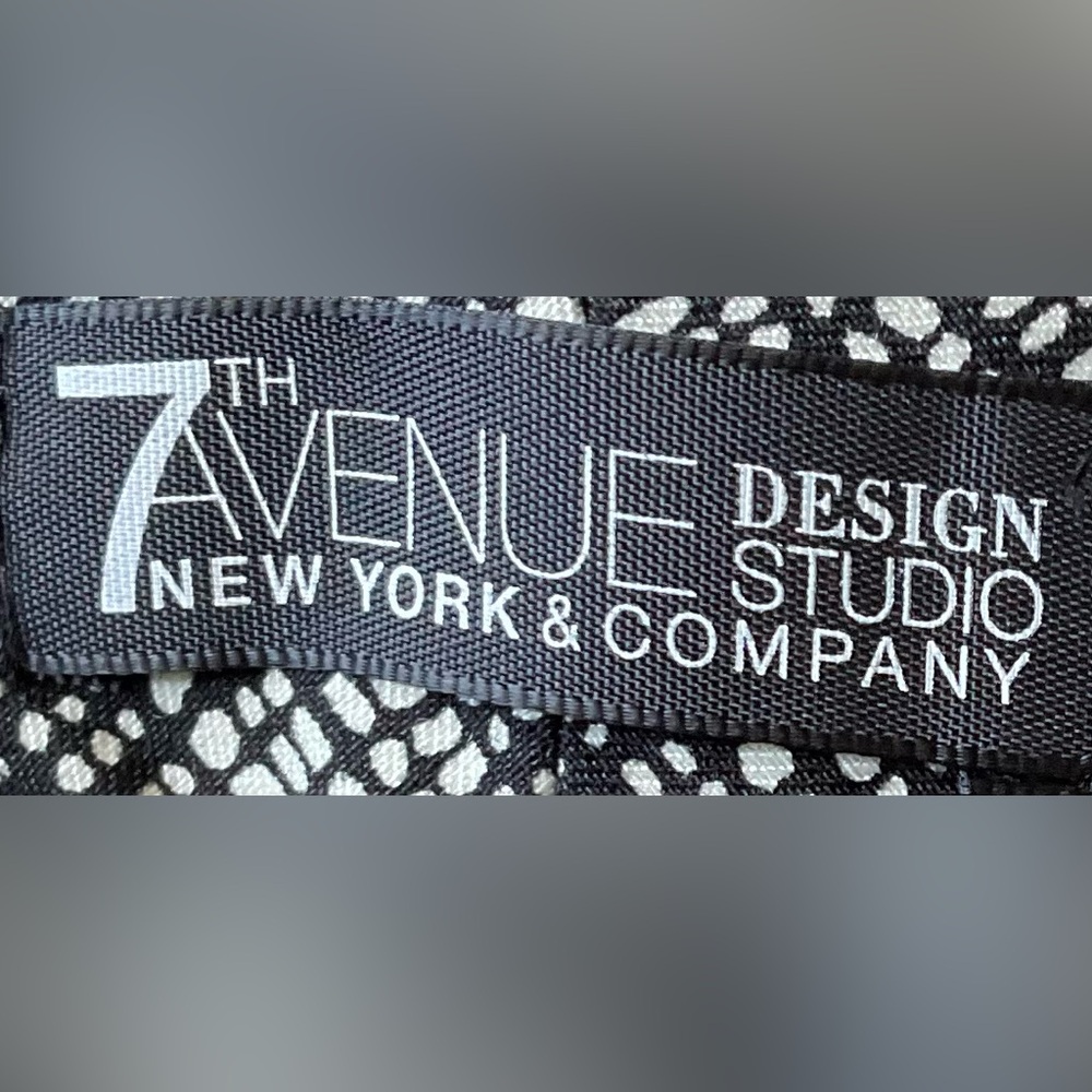 New York & Company Black and White Textured Cropped Pants - Picture 2 of 11
